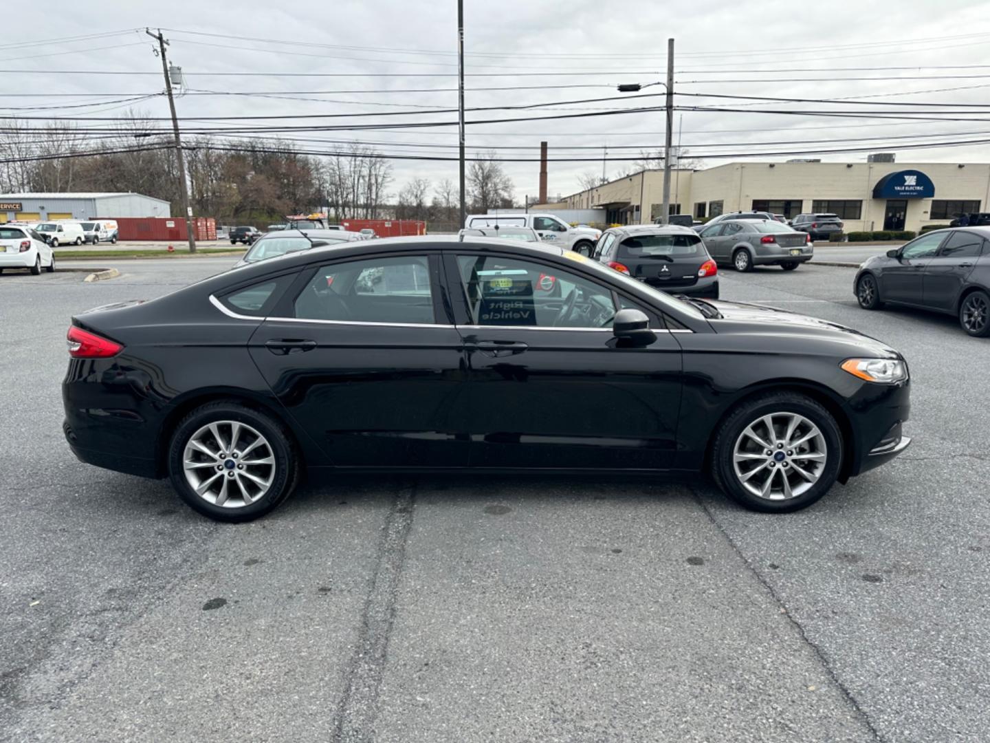 2017 BLACK Ford Fusion SE (3FA6P0HDXHR) with an 1.5L L4 DOHC 16V engine, 6A transmission, located at 1254 Manheim Pike, Lancaster, PA, 17601, (717) 393-9133, 40.062870, -76.323273 - Photo#3